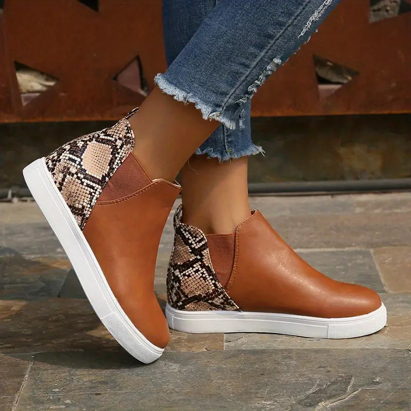 Monroe - Women's boots with snakeskin design