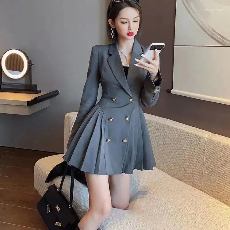 Joanna - Elegant pleated dress with double rows of buttons in vintage style