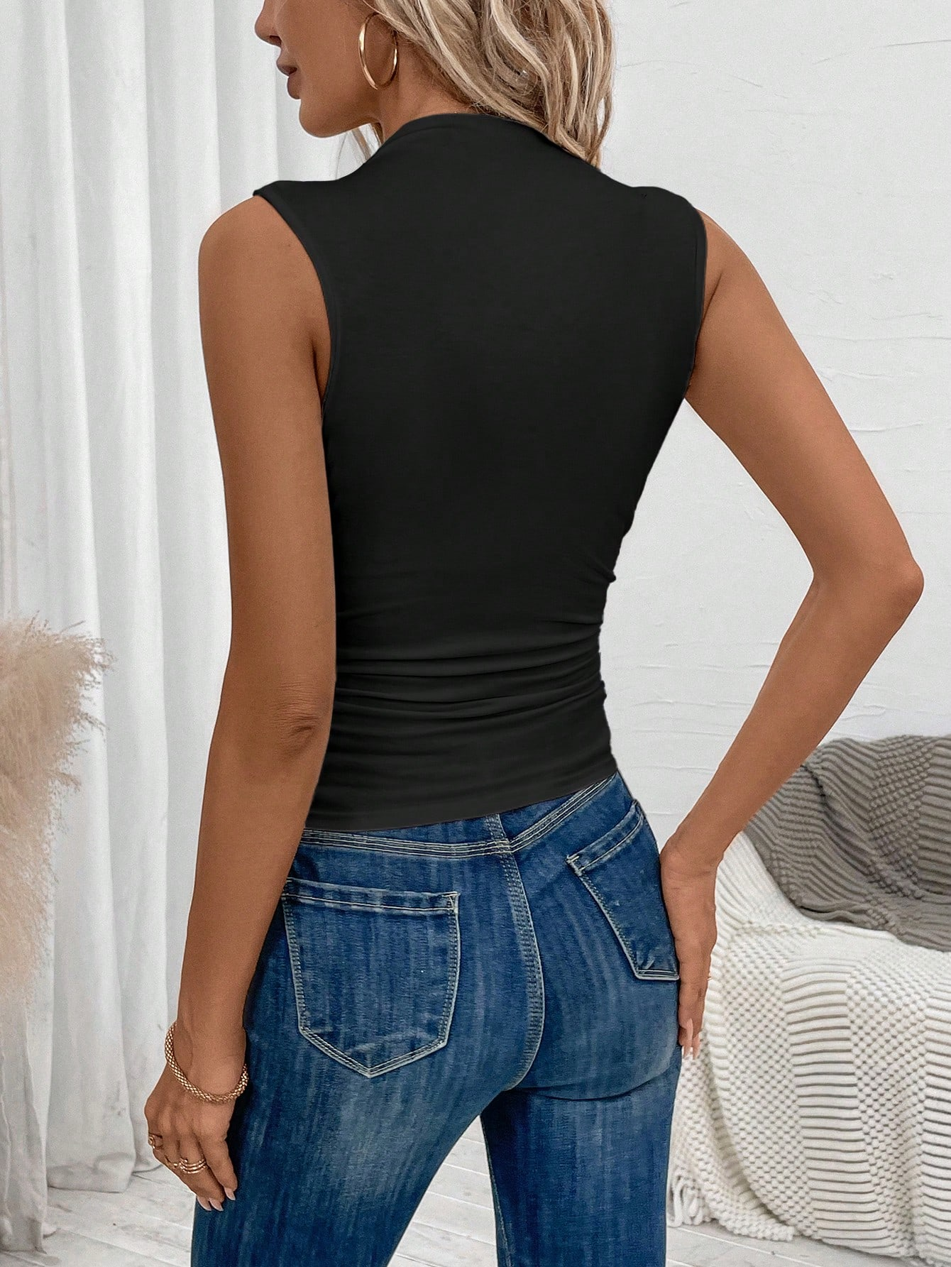 Sunniva - Top with mid-height collar