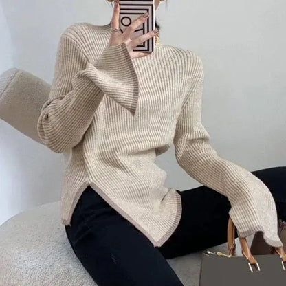 Mallory - knitted sweater with flared sleeves