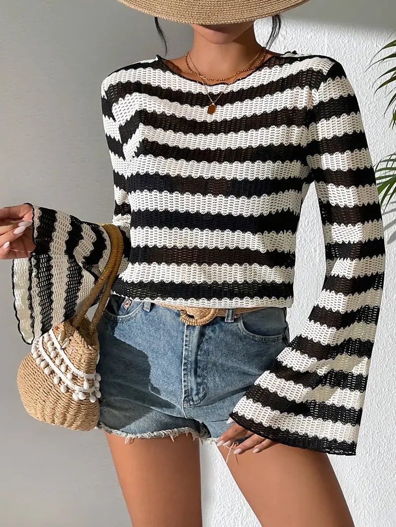 Aurora - Gestreepte top met uitsnijdingen en klokmouwen