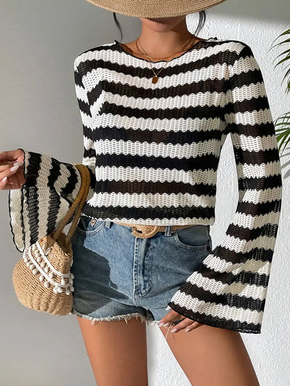 Aurora - Gestreepte top met uitsnijdingen en klokmouwen