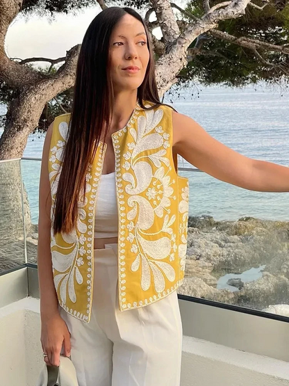 Raina - Gilet court à fleurs brodées
