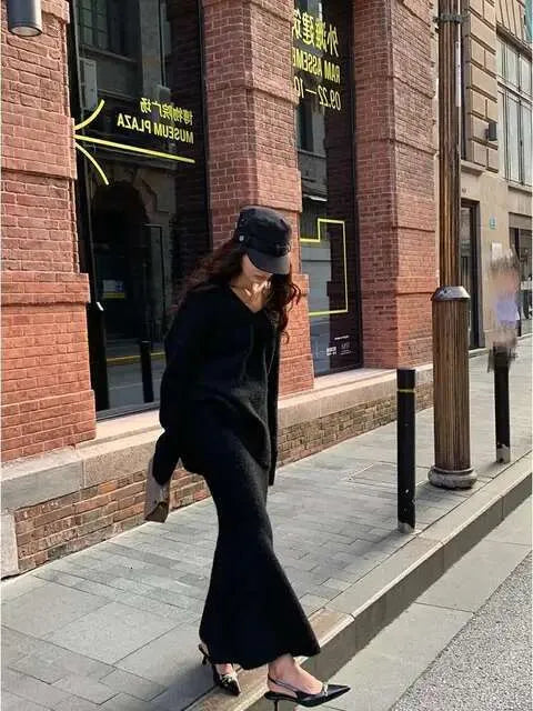 Rosie - Damesset van gebreide top en rok met V-hals