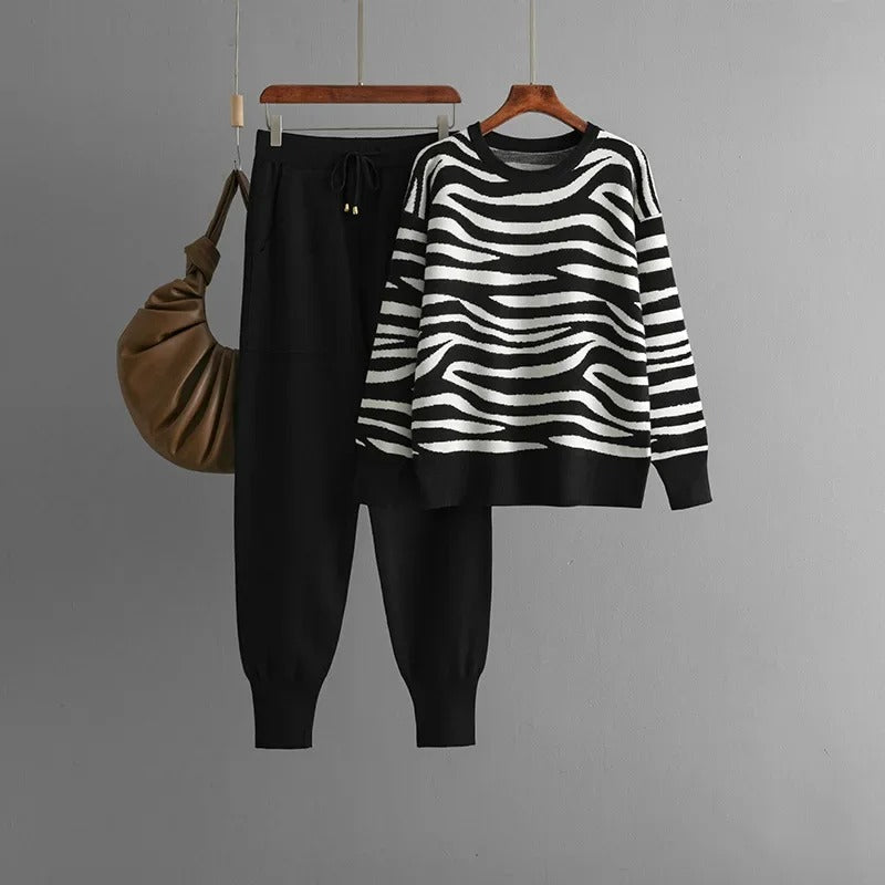 Cordelia - Knitted sweater and pants set with animal print