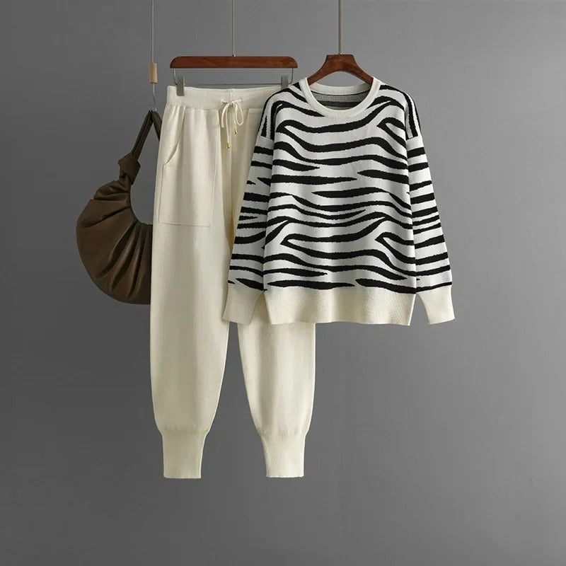 Cordelia - Knitted sweater and pants set with animal print