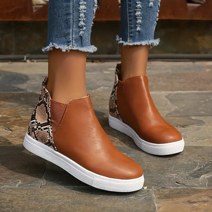 Monroe - Women's boots with snakeskin design