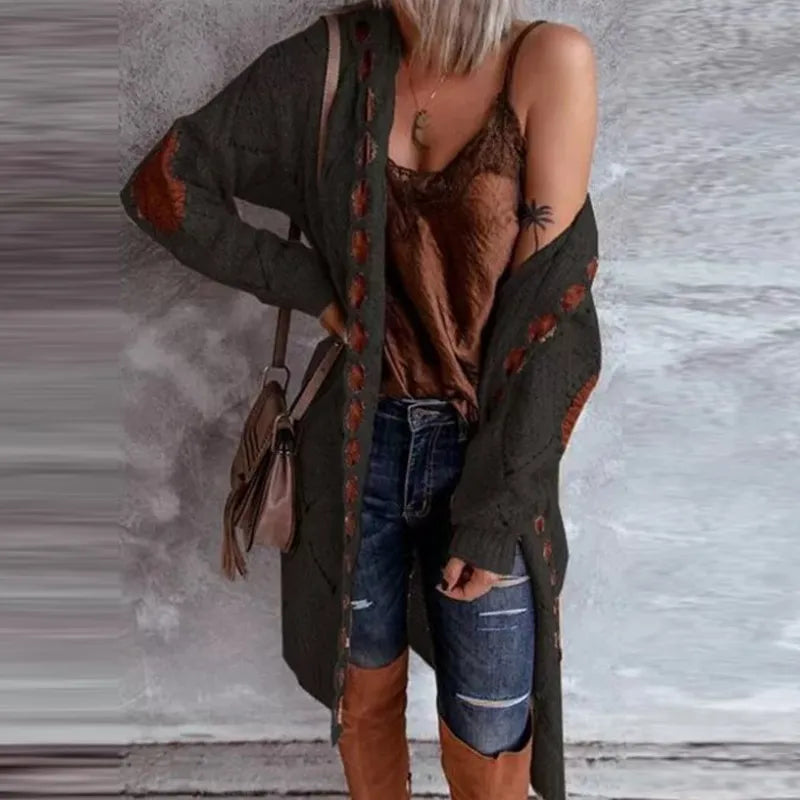 Loretta - Elegant knitted sweater with hood in vintage style