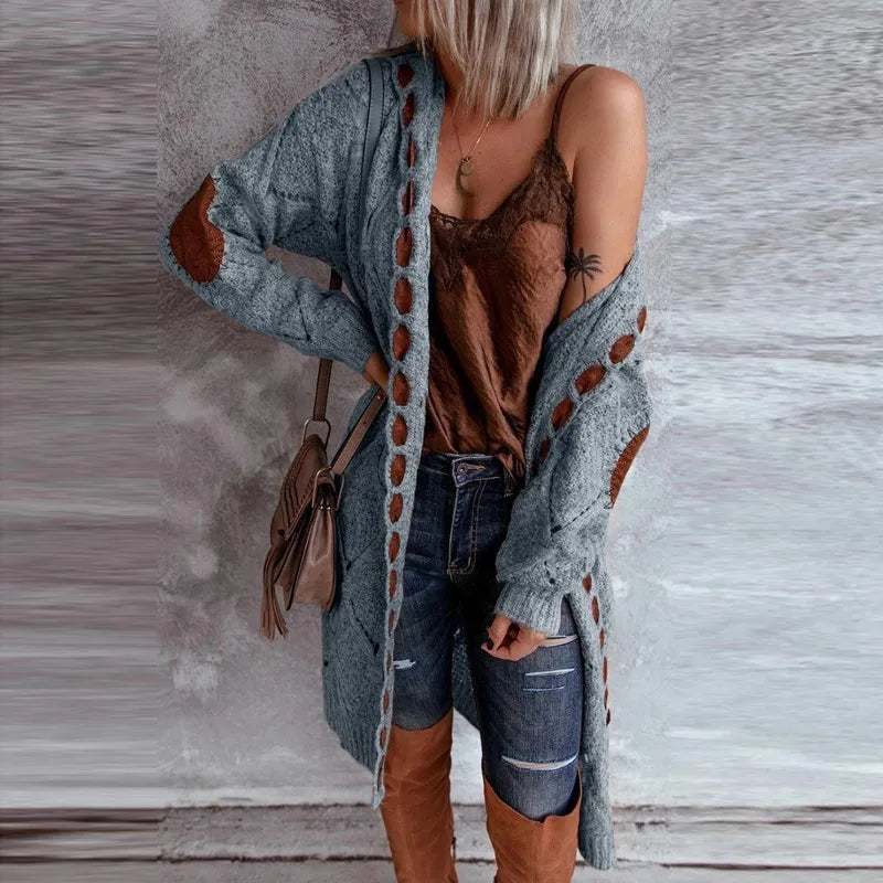 Loretta - Elegant knitted sweater with hood in vintage style